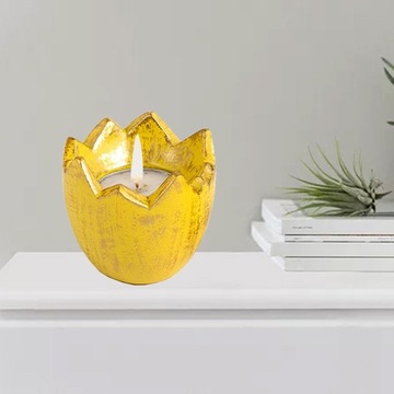 Пасхальный кролик, подсвечник, свеча в яичной скорлупе.