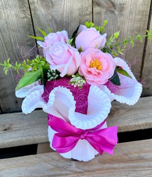 Букет из махровых и мыльных роз для учителя.