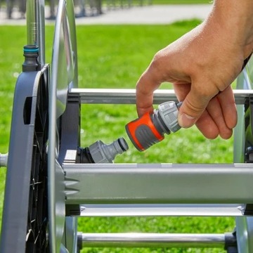 Комплект Gardena AquaRoll M Easy Metal: тележка для шланга длиной до 60 м.