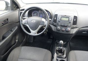 Hyundai i30 I CW Facelifting 1.6 DOHC CVVT 126KM 2011 Hyundai i30 1.6 Ben.125KM/Lift/ I, zdjęcie 16