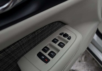 Volvo V60 I Kombi Facelifting 2.0 D4 DRIVE-E 190KM 2018 Volvo V60 D4 190KM SKORA virtual cockpit BLIS BEZWYPADKOWY gwarancja, zdjęcie 30