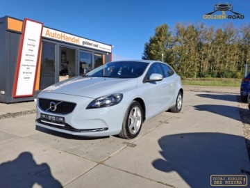 Volvo V40 II 2018 Volvo V40 2,0 benz 122KM klima elektryka grz.fot alu oplacony 2.0 Benzyna, zdjęcie 1