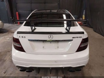 Mercedes Klasa C W205 2013 Mercedes-Benz Klasa C 63 AMG 2013 6.3l 6.3 Benzyna 451KM, zdjęcie 4
