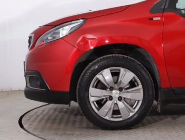 Peugeot 2008 I SUV Facelifting 1.2 PureTech 110KM 2017 Peugeot 2008 1.2 PureTech, Salon Polska, zdjęcie 14
