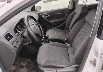 Volkswagen Polo V 2015 Volkswagen Polo 2015r, 1.2 Benzyna. Lekko uszkodzony prawy bok. Jezdzi., zdjęcie 5