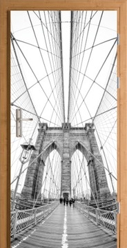 CZARNO BIAŁA FOTOTAPETA NA DRZWI most linowy