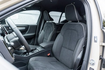 Volvo XC40 Crossover Facelifting 2.0 B3 163KM 2026 Volvo XC 40 Plus Dark B3 Mild Hybrid Benzyna, zdjęcie 17