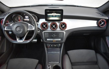 Mercedes CLA C117 Coupe 2.1 200 d 136KM 2016 Mercedes-Benz CLA 200 d 7G-DCT AMG Line, zdjęcie 3