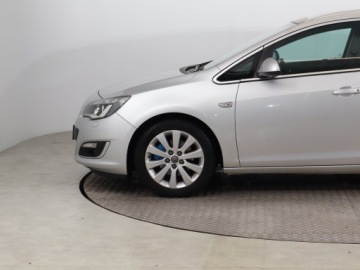 Opel Astra J Sports Tourer Facelifting 1.6 CDTI ecoFLEX 110KM 2014 Opel Astra 1.6 CDTI, Navi, Xenon, Klima, zdjęcie 14
