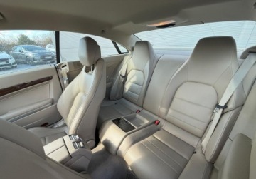 Mercedes Klasa E W212 Coupe 250 CDI BlueEFFICIENCY 204KM 2010 Mercedes-Benz Klasa E bezwypadekserwisautomat 2.1 Diesel 204KM, zdjęcie 5