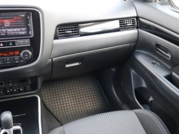 Mitsubishi Outlander III SUV Facelifting 2017 2.0 150KM 2018 Mitsubishi Outlander 2.0, Salon Polska, zdjęcie 7