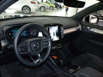 Volvo XC40 Crossover Facelifting 2.0 B4 197KM 2026 2.0 B4 Ultra Black Edition (197 KM) Podgrzewana szyba przednia, zdjęcie 4