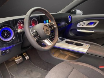 Mercedes CLA C118/X118 2025 MERCEDES-BENZ CLA 200 AMG Line Sedan 1.5 (163KM) 2025, zdjęcie 6