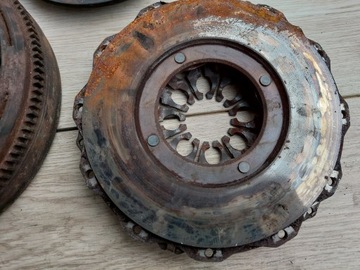 KOLO DVOUHMOTNÉ + SPOJKA VW T4 2.4D 2.5 TDI 88KM