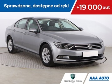 Volkswagen Passat B8 Limousine 1.4 TSI BlueMotion Technology 125KM 2018 VW Passat 1.4 TSI, Salon Polska, Klima