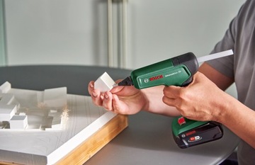 КЛЕЕВОЙ ПИСТОЛЕТ AdvancedGlue 18V BOSCH 2x2,5 Ач