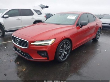 Volvo S60 III Sedan 2.0 T5 250KM 2019 Volvo S60 2.0 T5 250 KM, R-Design, male uszkodzenia, od ubezpieczyciela, zdjęcie 1