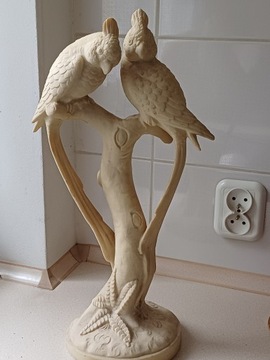 Мраморная фигурка попугая