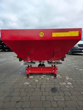 Разбрасыватель удобрений двухдисковый STRUMYK TYTAN 600кг Рассада