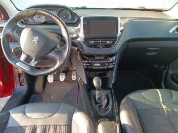 Peugeot 2008 I SUV Facelifting 1.2 PureTech 110KM 2017 Peugeot 2008 Peugeot 2008 1.2 Benzyna 110 KM Bogate Wyposazenie Kamera Nav, zdjęcie 7
