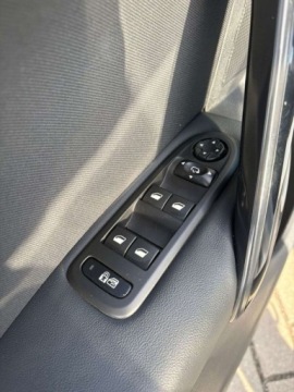 Peugeot 508 I SW Facelifting 1.6 e-THP 165KM 2016 Peugeot 508 Sedan 1.6 Benzyna 165 KM Active LED NAVI SALON PL 1.6, zdjęcie 8