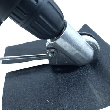 Ножницы, переходник для резки листового металла под отвертку КД10788 и дрель.