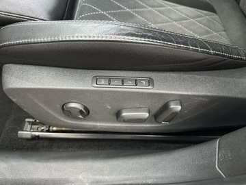 Skoda Octavia IV Liftback 2.0 TDI SCR 200KM 2022 Skoda Octavia RS 2.0 TDI 200KM 4x4 Fotele Ergonomi, zdjęcie 30