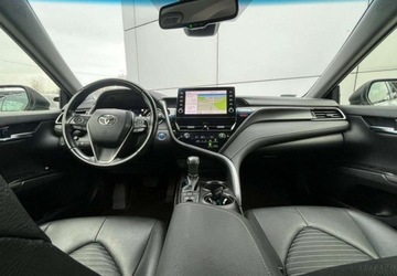 Toyota Camry IX Sedan 2.5 Hybrid Dynamic Force 218KM 2021 Toyota Camry Salon Polska Automat Navi Kamera Led 1 Wlasciciel FV23, zdjęcie 16