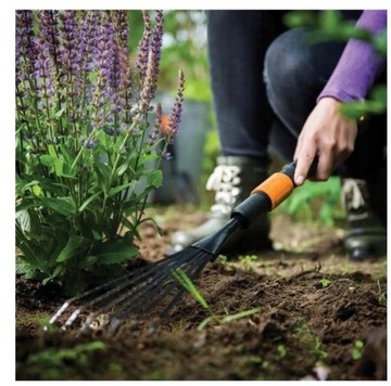 Grabie do liści Fiskars Quikfit metalowe małe 135552