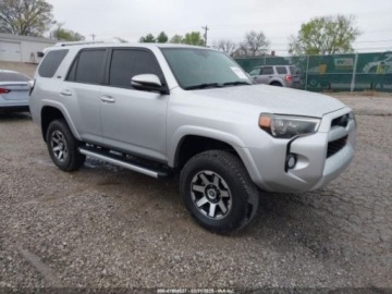 Toyota 2018 Toyota 4-Runner 2018 r. 4,0L SR5 PREMIUM 4.0 Benzyna 270KM, zdjęcie 2