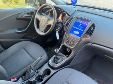 Opel Astra J Hatchback 5d 1.4 Twinport ECOTEC 100KM 2011 Opel Astra 1.4 100KM Klima 1-reka Tablet Carplay Gotowy do jazdy PL, zdjęcie 2