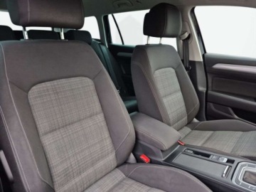 Volkswagen Passat B8 Variant Facelifting 2.0 TDI SCR 150KM 2022 Volkswagen Passat Variant FULL LEDDSG Masaze Virtual HAK Faktura VAT, zdjęcie 14