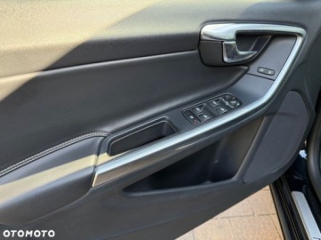 Volvo V60 I Kombi Facelifting 2.0 D4 DRIVE-E 190KM 2016 Volvo V60 Volvo V60 D4 Geartronic RDesign 2.0 Diesel 190KM, zdjęcie 30