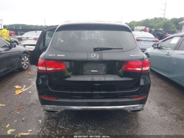Mercedes GLC C253 2017 Mercedes-Benz GLC 300 4Matic 2017 2.0l 2.0 Benzyna 241KM, zdjęcie 4