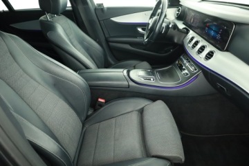 Mercedes Klasa E W213 All-terrain Facelifting 2.0 E220d 194KM 2021 Mercedes E E 220 d 4MATIC, Salon Polska, zdjęcie 6