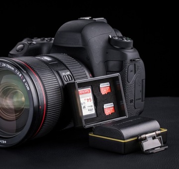 ETUI NA KARTY i AKUMULATOR do SONY Alpha a6000