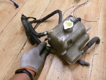 MAZDA RX8 NÁDOBKA VYROVNÁVACÍ 1.3