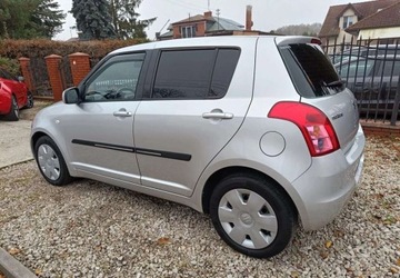 Suzuki Swift IV Hatchback 5d 1.3 92KM 2010 Suzuki Swift Suzuki Swift 2010 1.3 16V Klima Bezwypadkowy 1.3 Benzyna 92KM, zdjęcie 4
