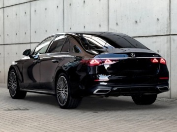 Mercedes Klasa E W214 Sedan 2.0 220d 197KM 2026 E Klasa 220 d 4-Matic AMG 2.0 (197KM) 2026, zdjęcie 3