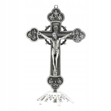 Metalowy stojący krzyż krucyfiks, religijny