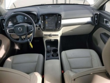 Volvo XC40 2022 Volvo XC 40 Volvo XC40 T5 AWD Momentum z 2022 roku , od firmy ubezpieczeni, zdjęcie 8
