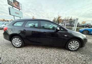 Opel Astra J Sports Tourer Facelifting 1.6 Twinport ECOTEC 115KM 2013 Opel Astra 1 wlasciciel, auto bezwypadkowy, NISKI POTWIERDZONY PRZEBIEG, zdjęcie 31