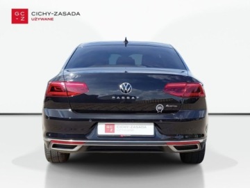 Volkswagen Passat B8 Variant Facelifting 2.0 TDI SCR 200KM 2022 Volkswagen Passat 2.0TDI 200KM Elegance 4x4 DSG SerwisAso Acc Keyless Matr, zdjęcie 3