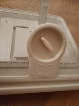 Мансардное окно FIAMMA VENT 40X40 белое для кемпера