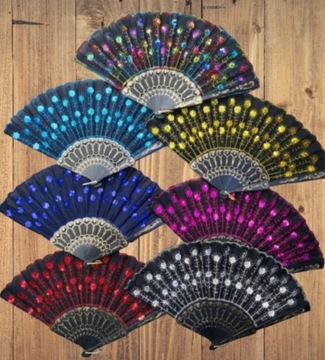 Кружевной веер с пайетками для жаркой погоды