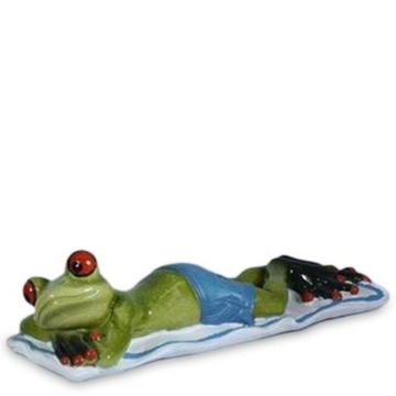 ФИГУРКА ЛЯГУШКИ, ЛЕЖАЩЕЙ НА ПОЛОТЕНЦЕ