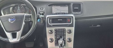 Volvo V60 I 2013 Volvo V60 Volvo V60 D6 AWD Plug-in Hybrid Summum 2.4 Hybryda Plug-in 220KM, zdjęcie 13