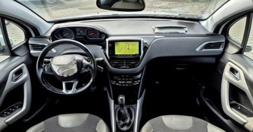 Peugeot 2008 I SUV Facelifting 1.2 PureTech 110KM 2018 Peugeot 2008 1.2 110KM Lifting Klimatronic Tempomat Nawigacja 1.2 Benzyna, zdjęcie 9