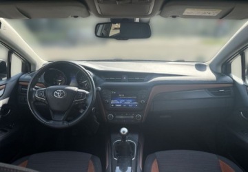 Toyota Avensis III Wagon Facelifting 2015 2.0 D-4D 143KM 2015 Toyota Avensis 2.0 D-4D Premium Salon PL Toyota Mikolajczak Leszno 2.0, zdjęcie 3