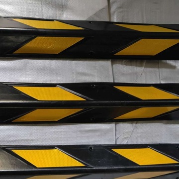 4 SZT NAROŻNIK OCHRONNY PARKINGOWY KRAWĘDŹ ODBOJNIK ODBLASK GUMOWY ŻÓŁTY